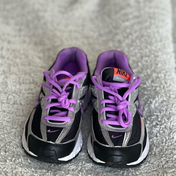 SOLD Women’s Nike Sneaker - Picture 2 of 5